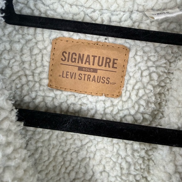 Levi's Signature women’s sherpa lined denim Jacket. Size large. - Picture 7 of 10